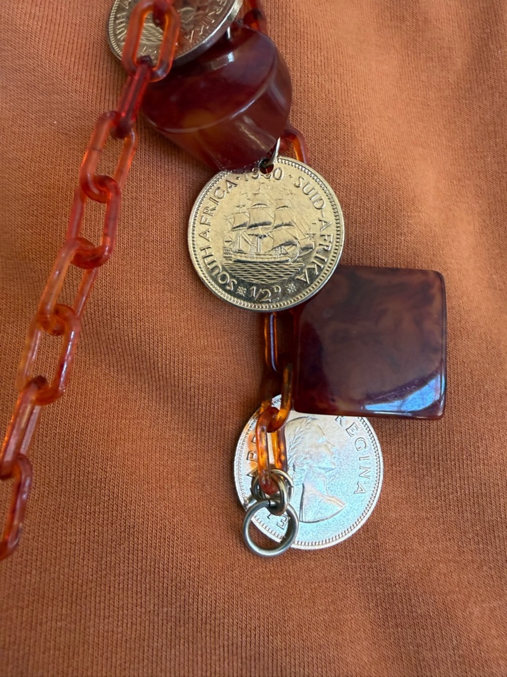 Vintage lucite?  Coin Pendant Necklace - Women Jewelry amber color - Picture 9 of 13